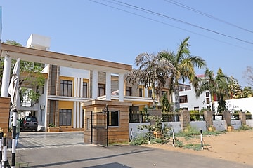 HOTEL CLARKS INN EXPRESS ,BHARATPUR